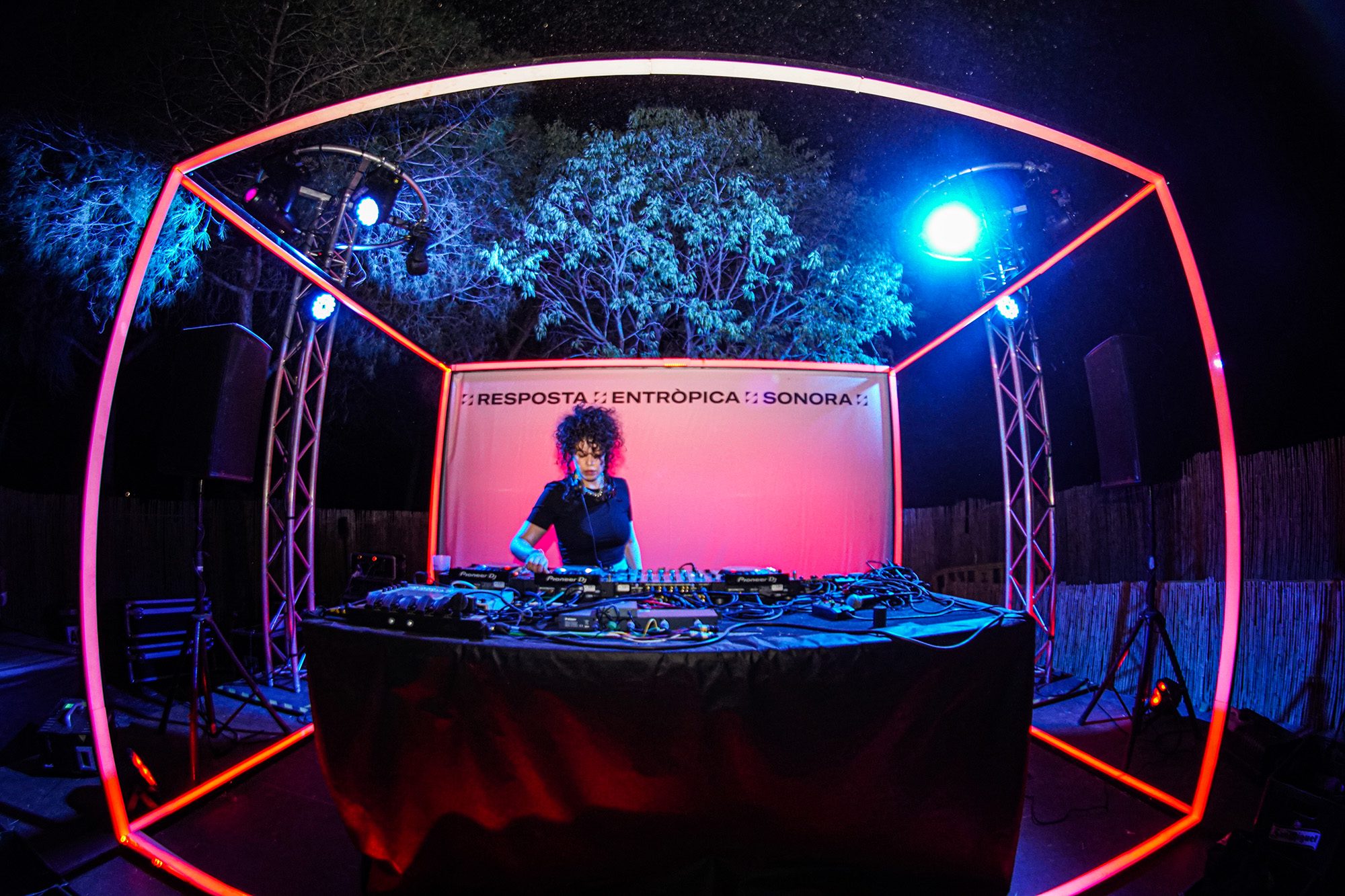 DJ en el festival Embassa't